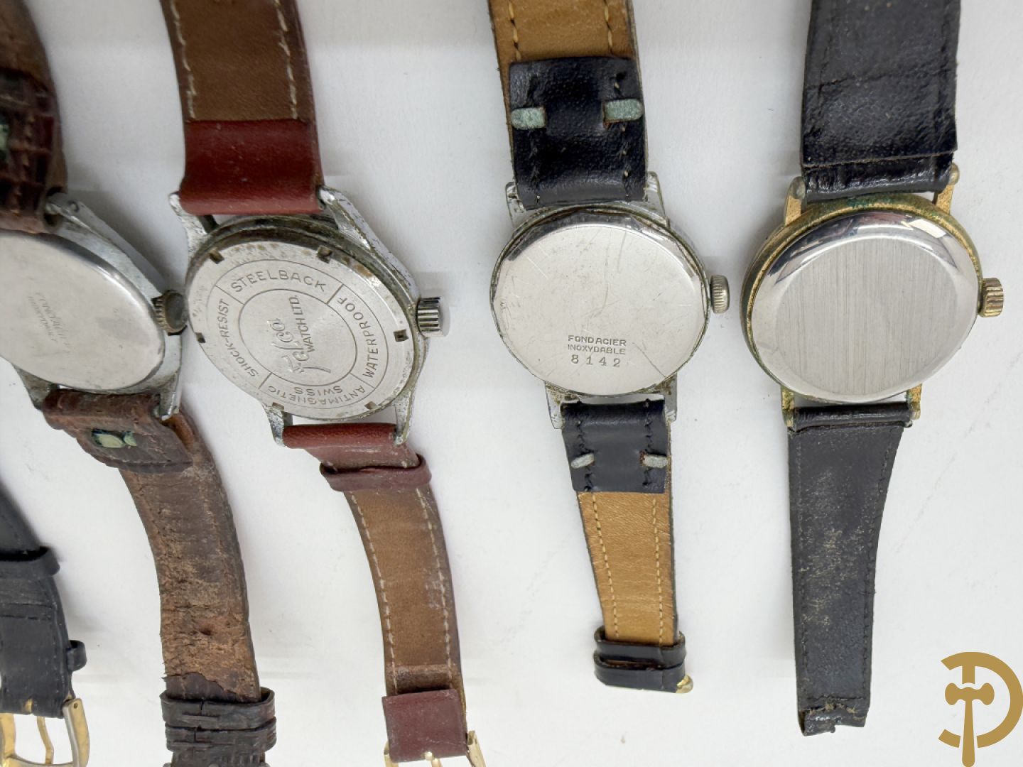 Zeventien vintage dames- en heren polsbandhorloges + 2 binnenwerken