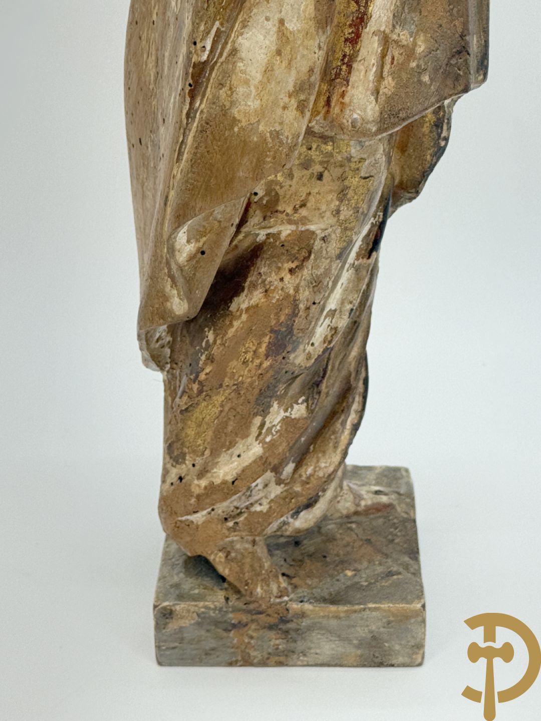 Gepatineerde en gepolychromeerde houtgesculpteerde Madonna, 18e