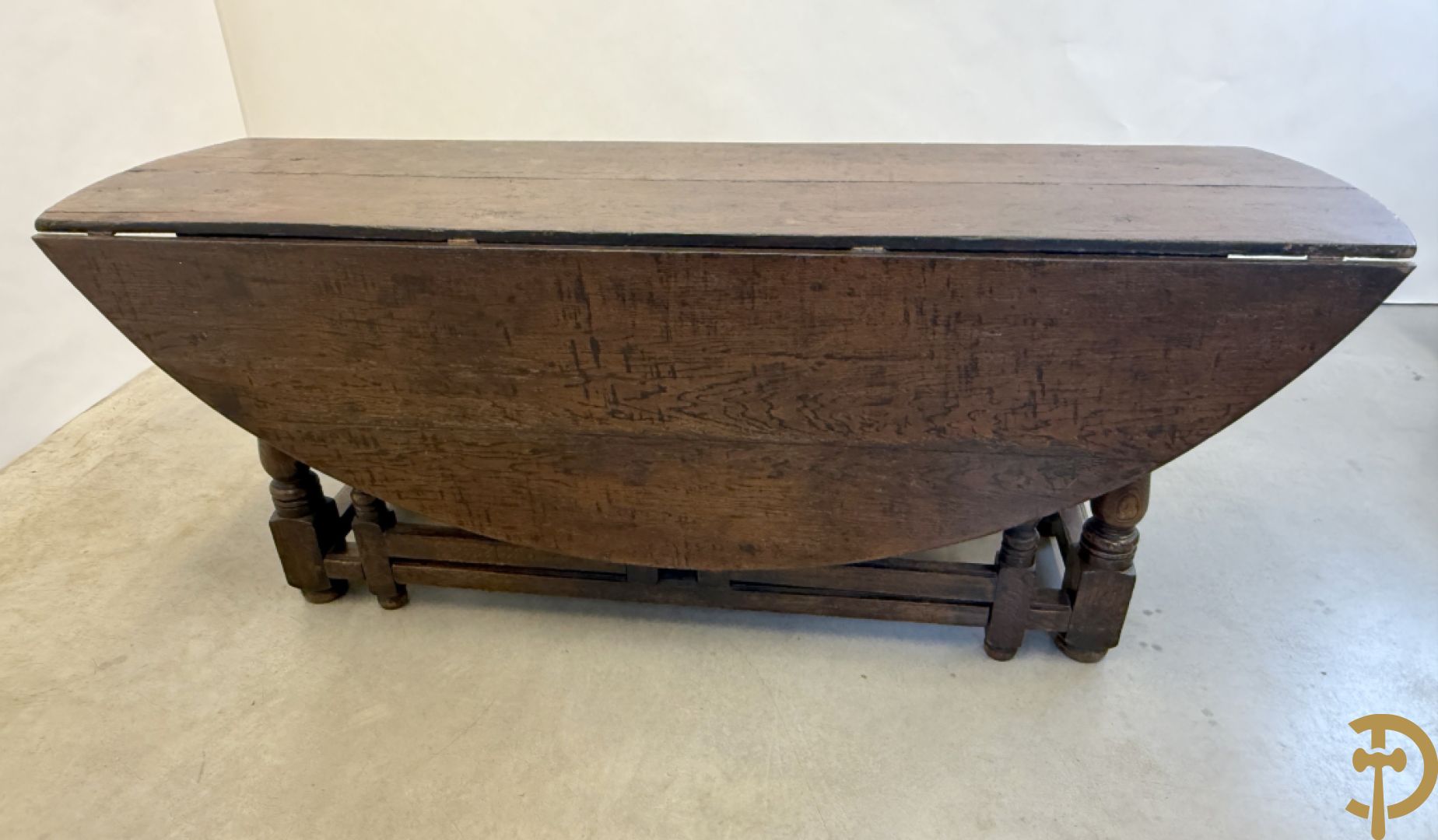 Grote massief eiken openklapbare gatelegg tafel + 6 Engelse eiken stoelen met lederen zitting