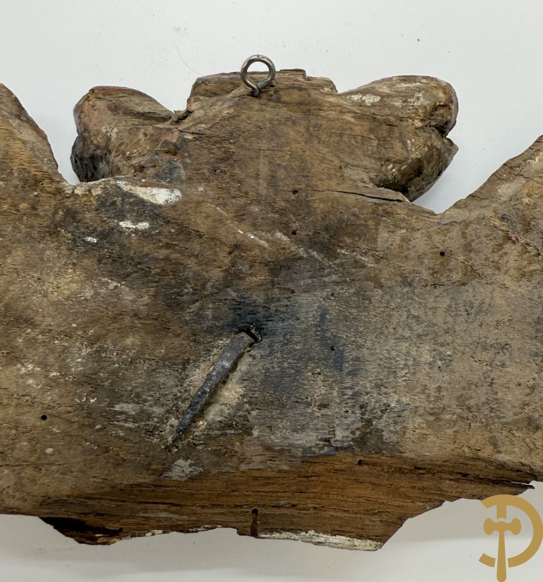 Houtsculptuur van gepolychromeerd engelenhoofd + engelenhoofd + sculptuur van accanthusrank