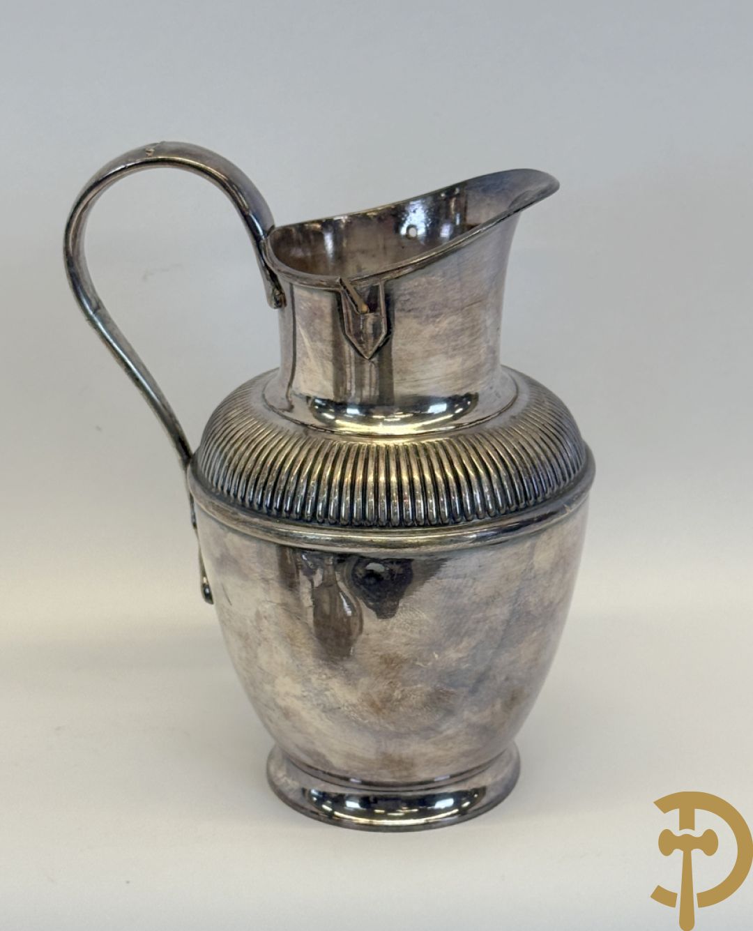 Vijf verzilverde theekannen, 2 verzilverde samovar en verzilverde suikerpot