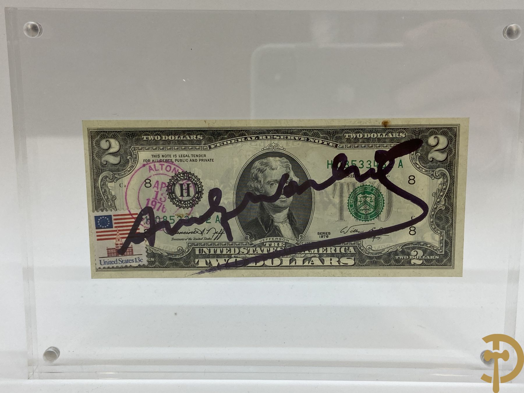 Warhol Andy getekend op Amerikaans 2 dollar biljet  
Serial Number: H08533432A
Year: 1976
Stamp and stamp of the American post office dated April 13, 1976 
Factory Warhol stamp on the back