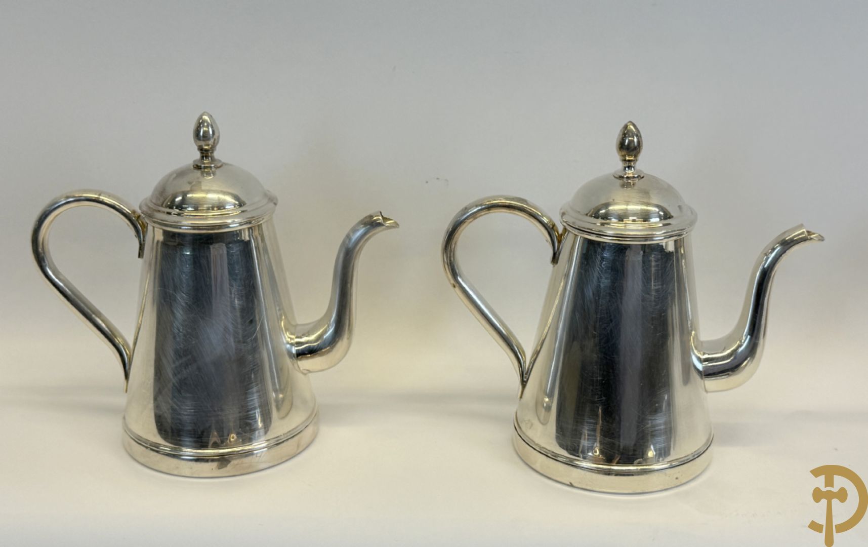 Verzilverde koffie- en theekannen