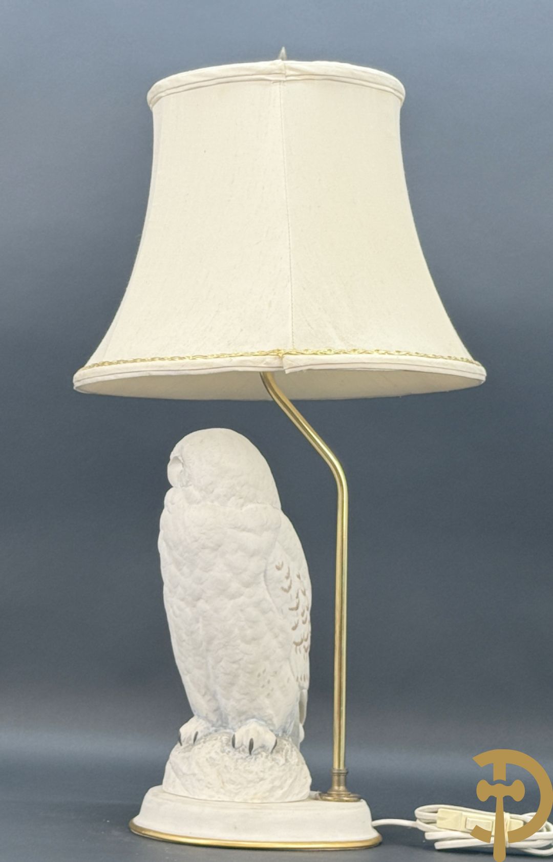 Porseleinen beeld van witte sneeuwuil als lampadaire, door Raymond Watson getekend in 1987 bij de Franklin Mint Compagnie