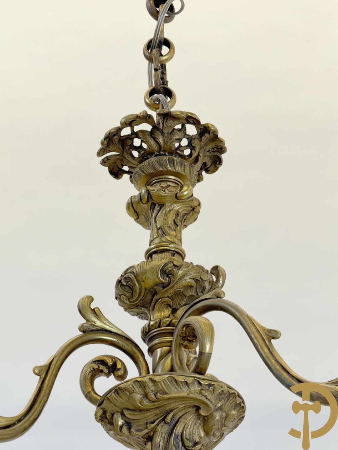 Bronzen drie armige luchter met accanthusranken, Louis XV stijl