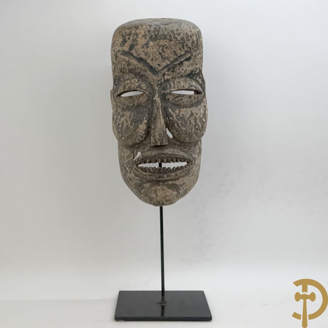Afrikaans masker met bolle wangen, stam Suku
