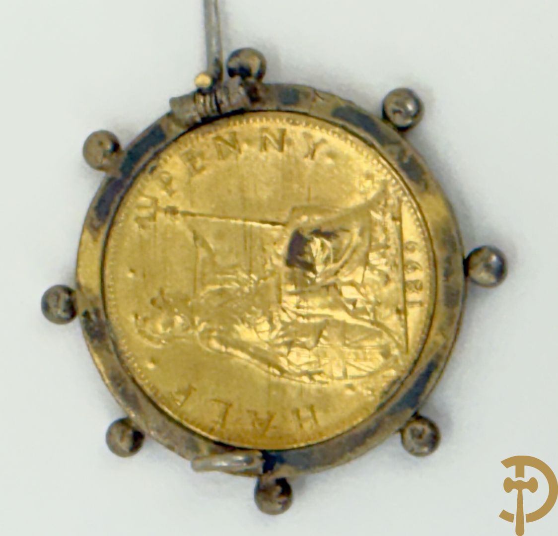 Broche gemaakt van half penny 1899 + dasspeld gemaakt van een California Fractional Gold Token met een Indiaans hoofd