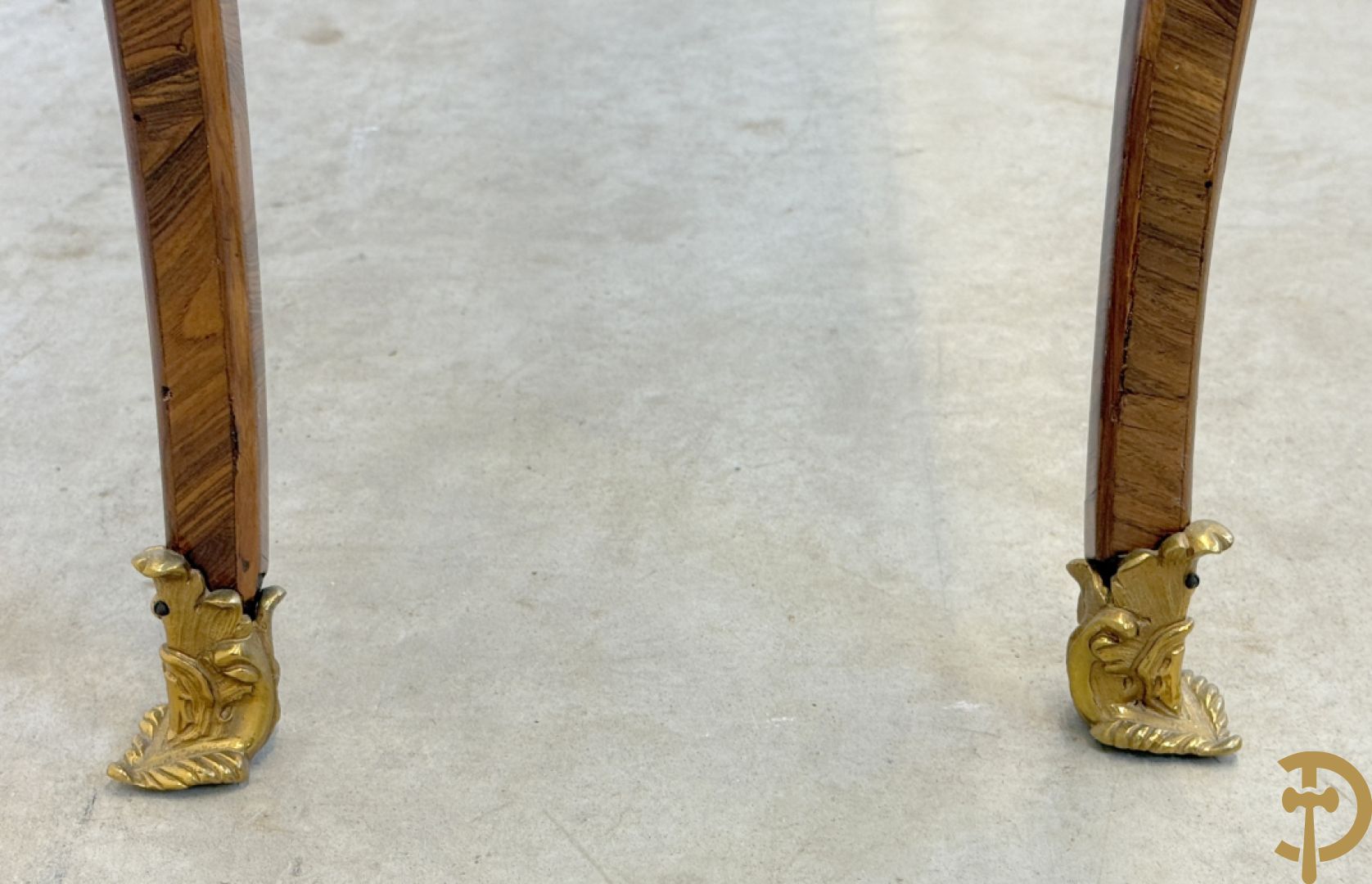 Gemarketteerd openklapbaar/kantelbare speeltafel op bronzen sabots