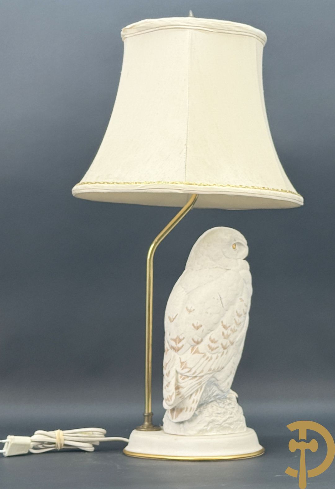 Porseleinen beeld van witte sneeuwuil als lampadaire, door Raymond Watson getekend in 1987 bij de Franklin Mint Compagnie