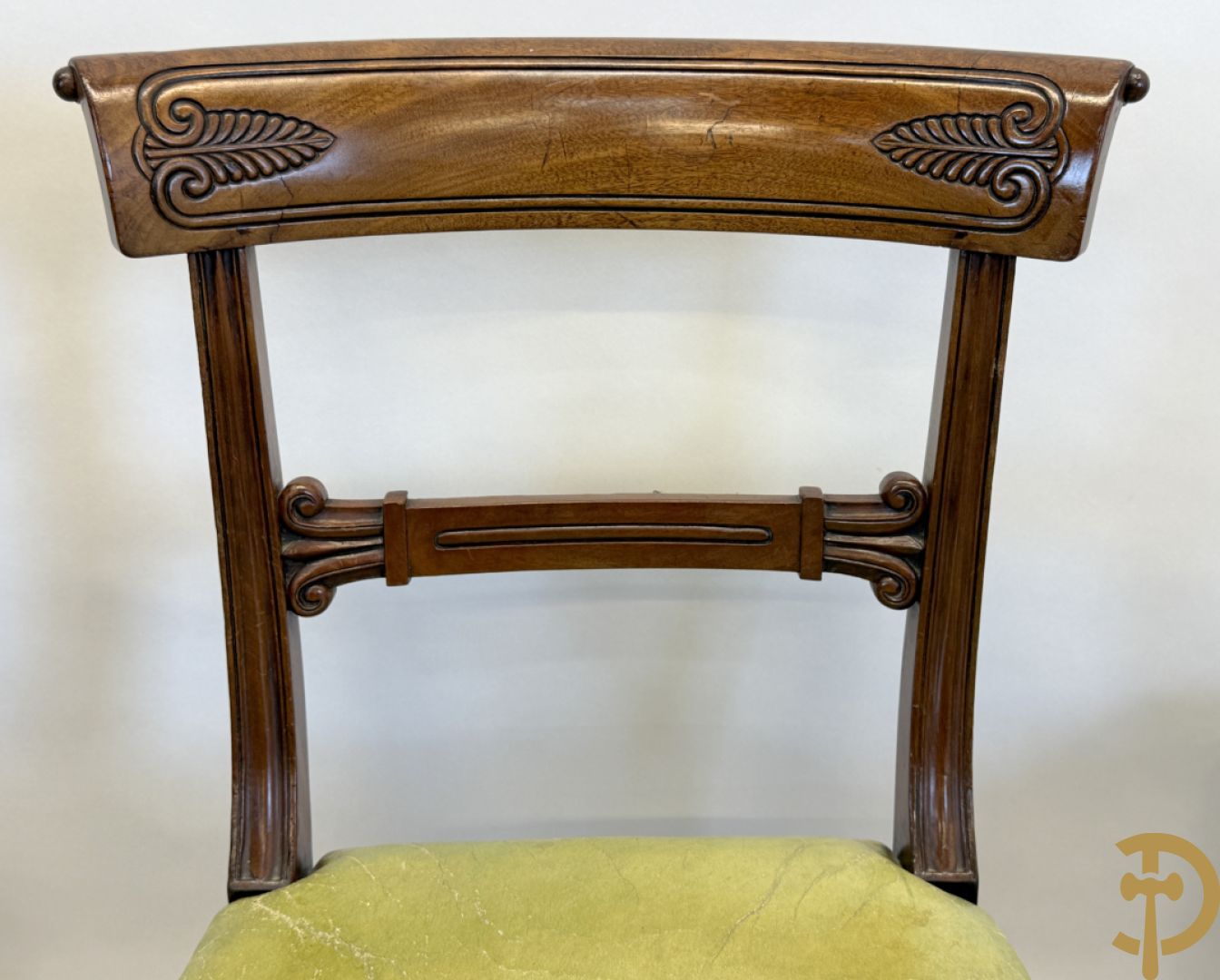 Set Engelse mahoniehouten stoelen met gondelvormige rug en lederen zitting (2 armzetels en 4 stoelen)