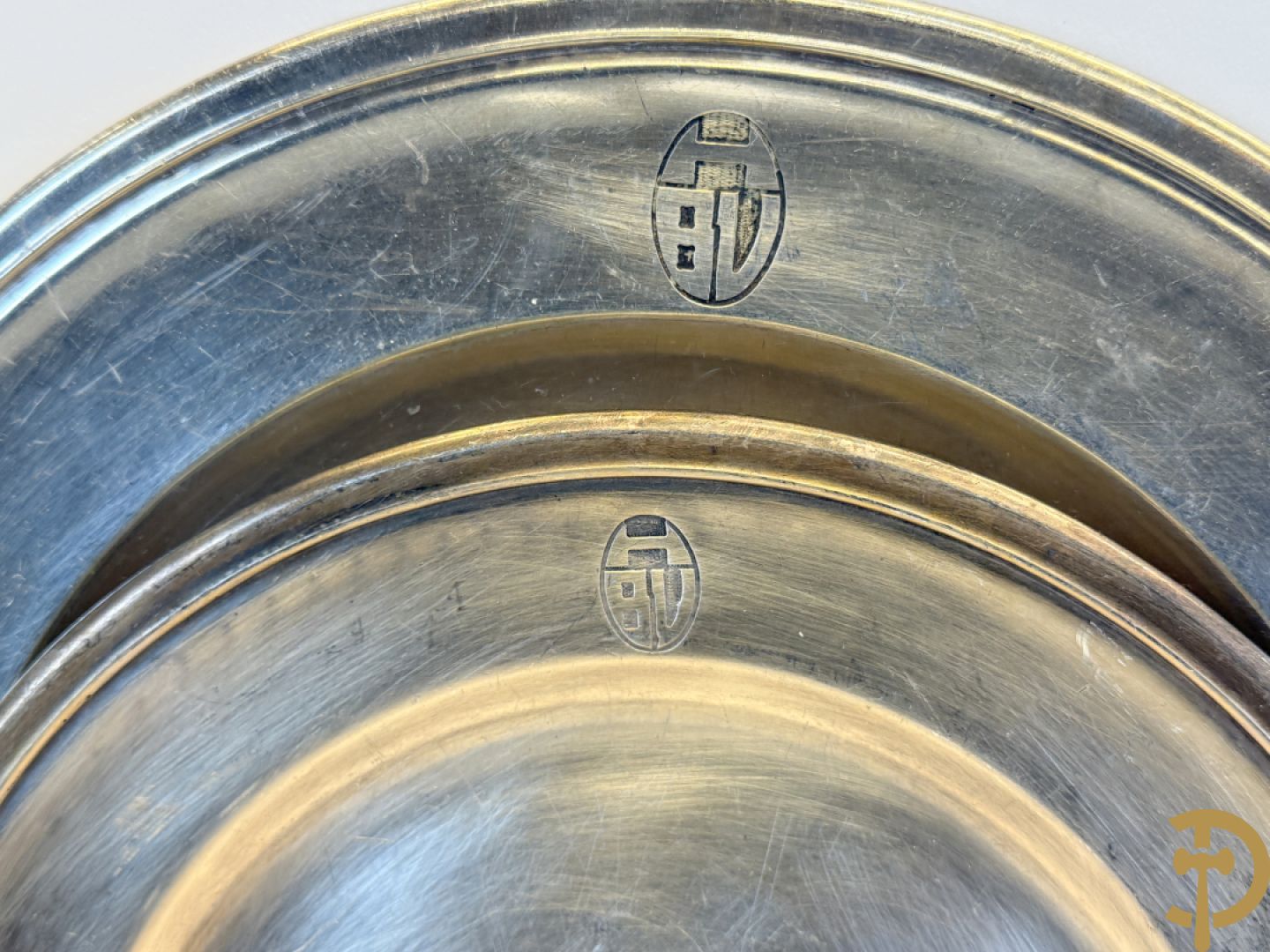 Lot verzilverde schalen, toasthouders, saucières en coupes