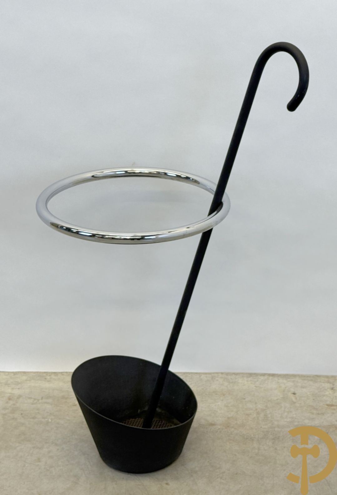 Design paraplu staander in chroom/gelakt staal, designer Pastoe, designer Shiro Kuramata