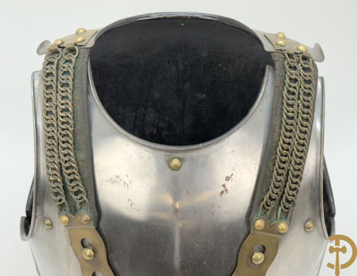 Frans metalen borststuk/ kuras voor de cavalerie met lederen riem en koperen stukken, Manufacture de Klingenthal 1828, 19e