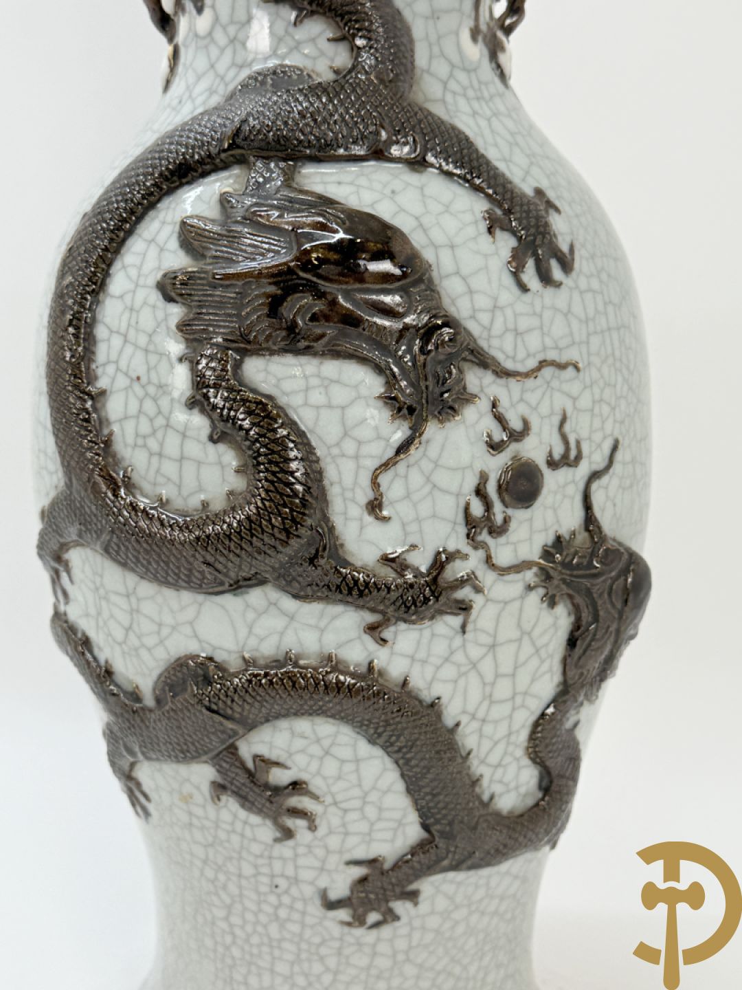 Chinese porseleinen Nankin vaas met drakendecor