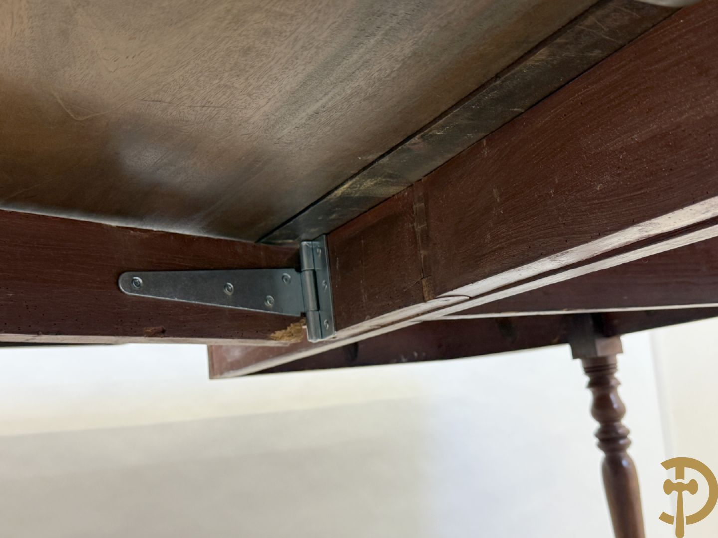 Engelse mahoniehouten tafel op 8 ballusterpoten (met 2 verlengstukken)