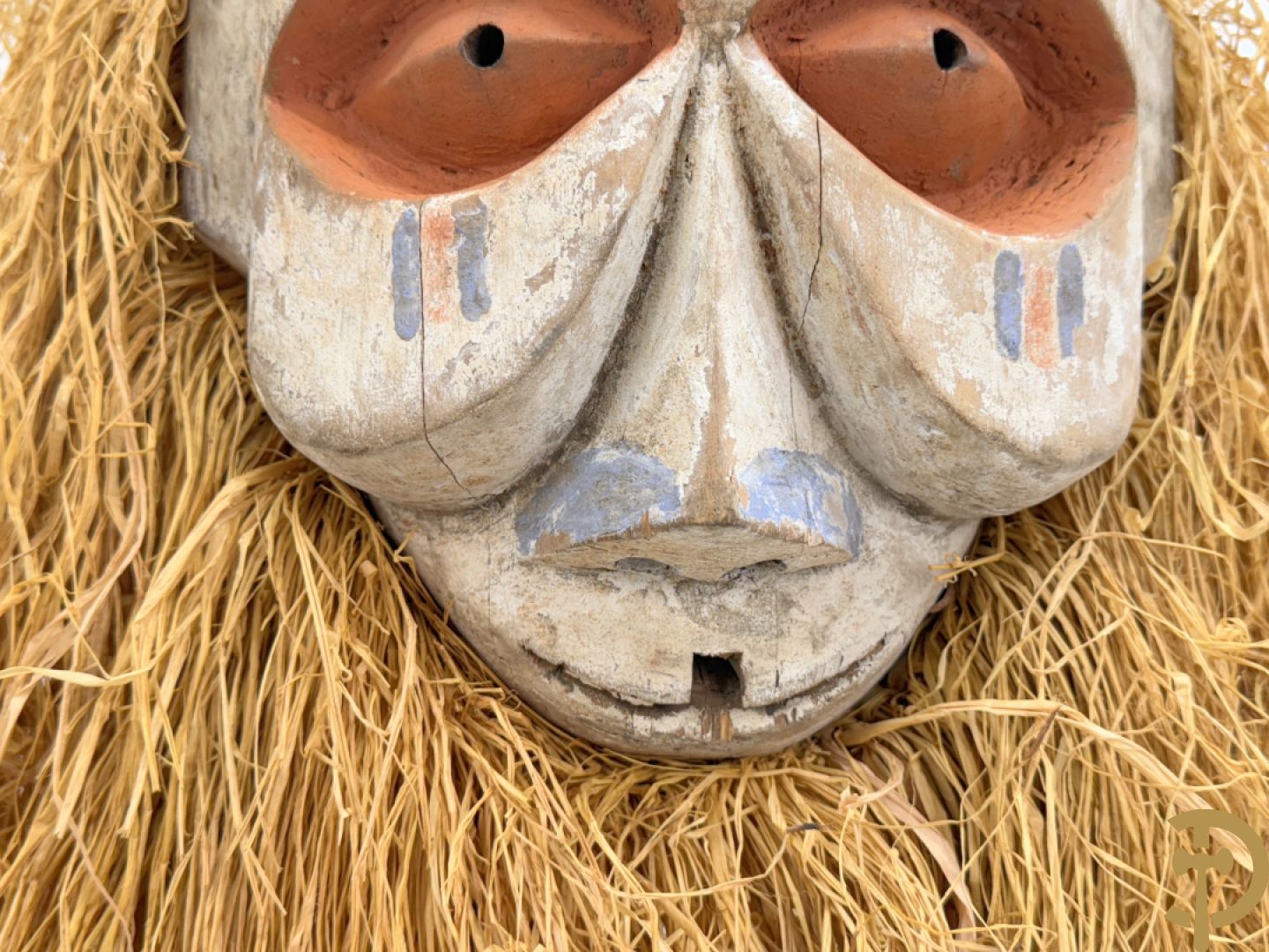 Afrikaans Yaka masker met raffia