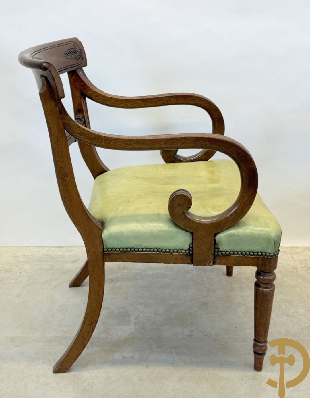 Set Engelse mahoniehouten stoelen met gondelvormige rug en lederen zitting (2 armzetels en 4 stoelen)
