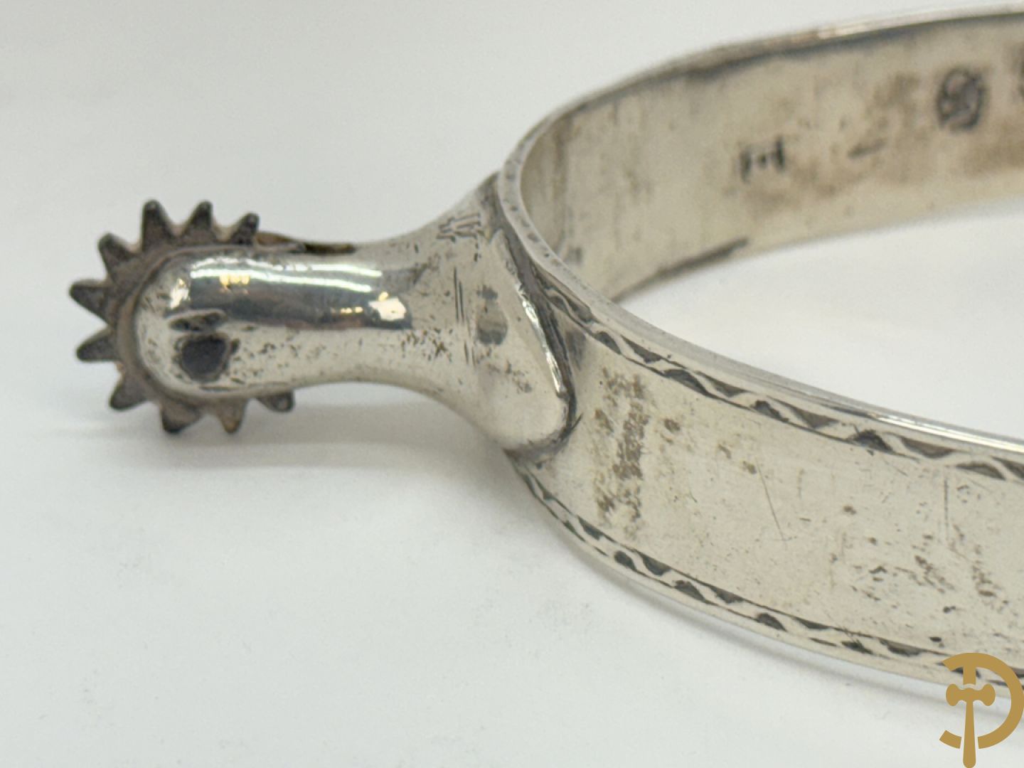 Paar laat 18e Deense massief zilveren sporen met leder, gegraveerd met naam en 1787, Assay master Christoffer Fabritius