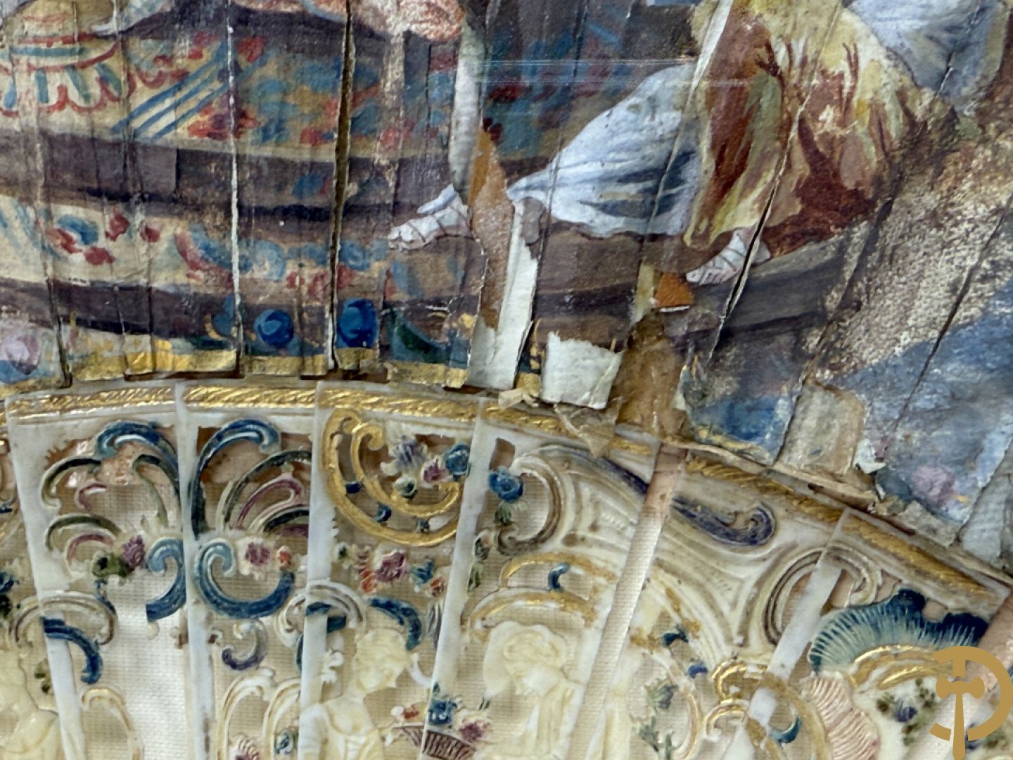Ingelijste waaier met handbeschilderd romantisch tafereel