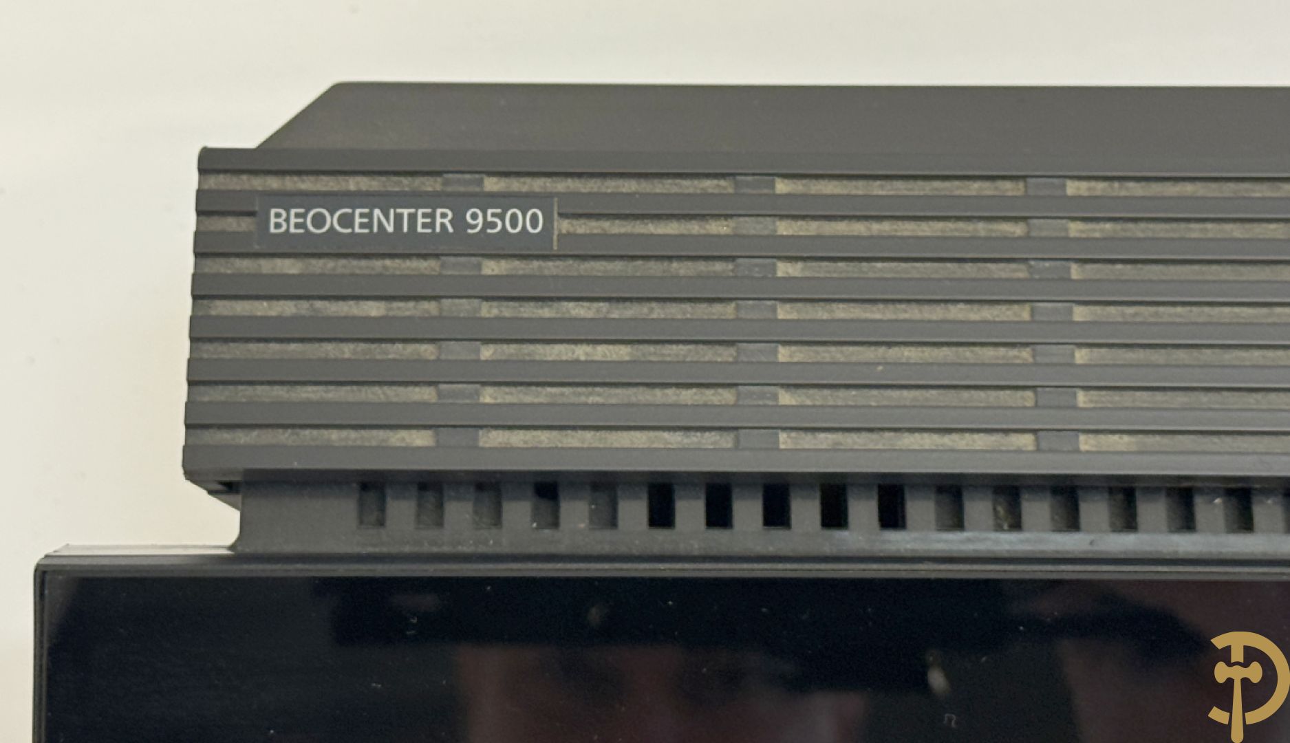 Design muziekinstallatie B & O Beocenter 9500 met bijhorende toren luidsprekers type 6611