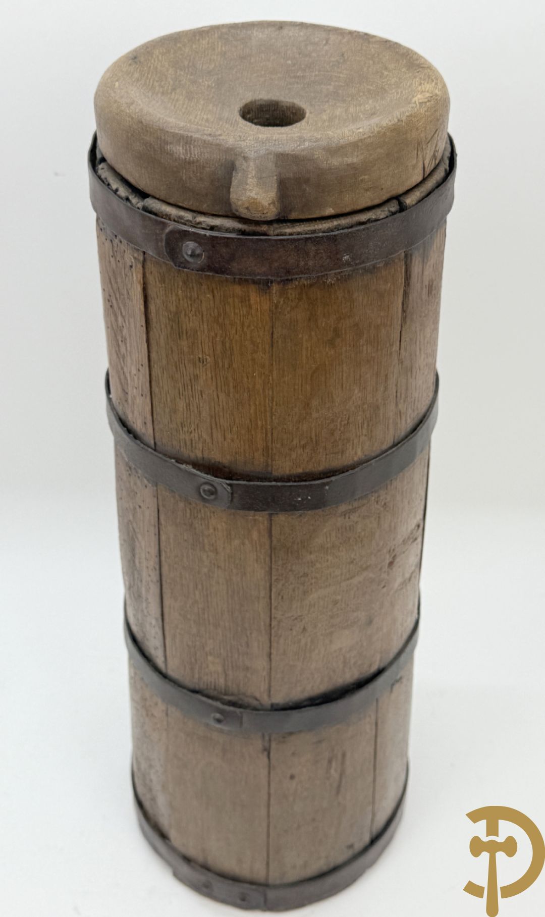 Lot folklore w.o. antieke gemerkte (IBT BCR) houten muurdoos 1845, karner zonder stok, antieke houten veldfles (gourde) 19e + houten sculptuurtje