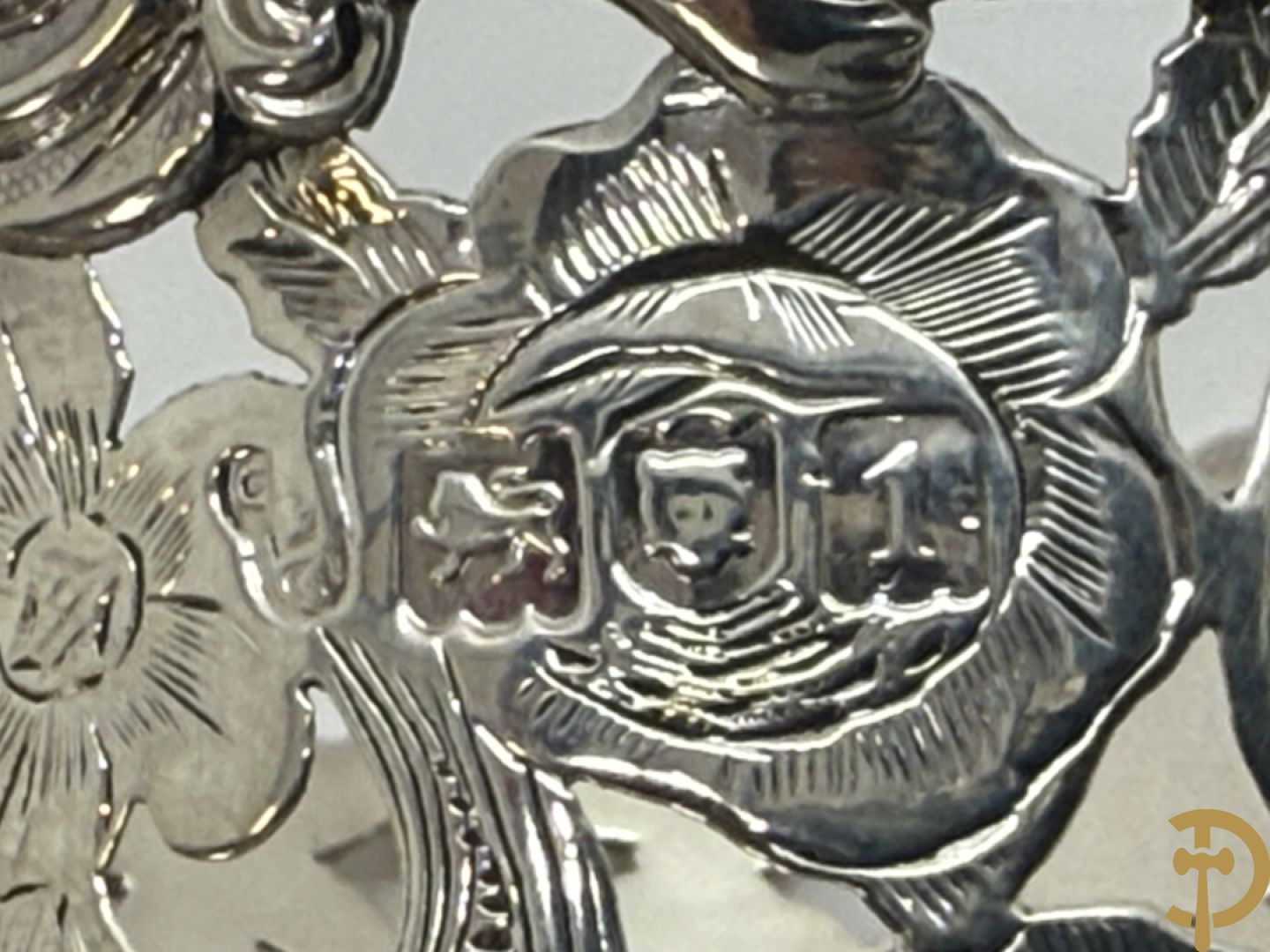 Paar pique fleurs in massief Engels zilver, Londen 1906 en 1908