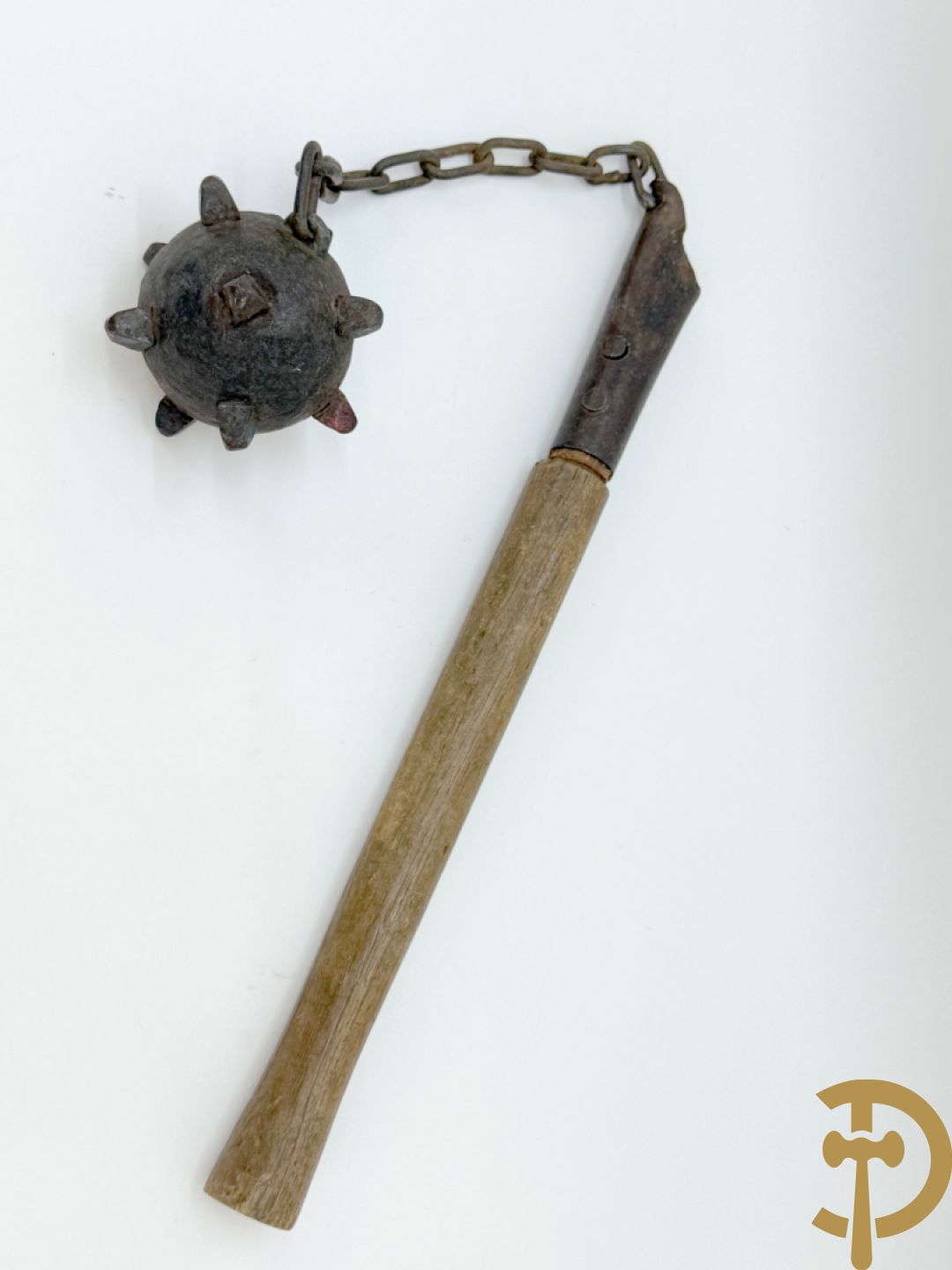 Oude replica goedendag met metalen bol