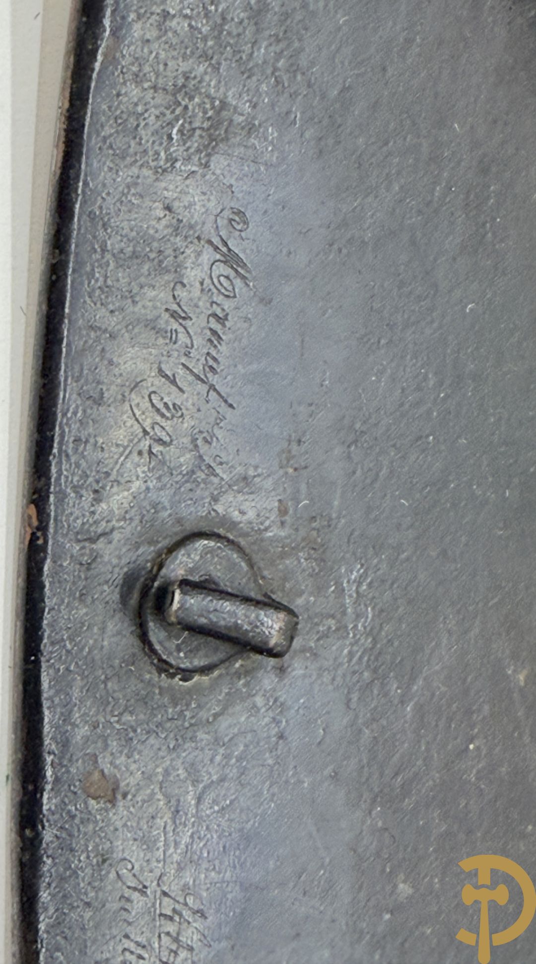 Frans metalen borststuk/ kuras voor de cavalerie met lederen riem en koperen stukken, Manufacture de Klingenthal 1828, 19e