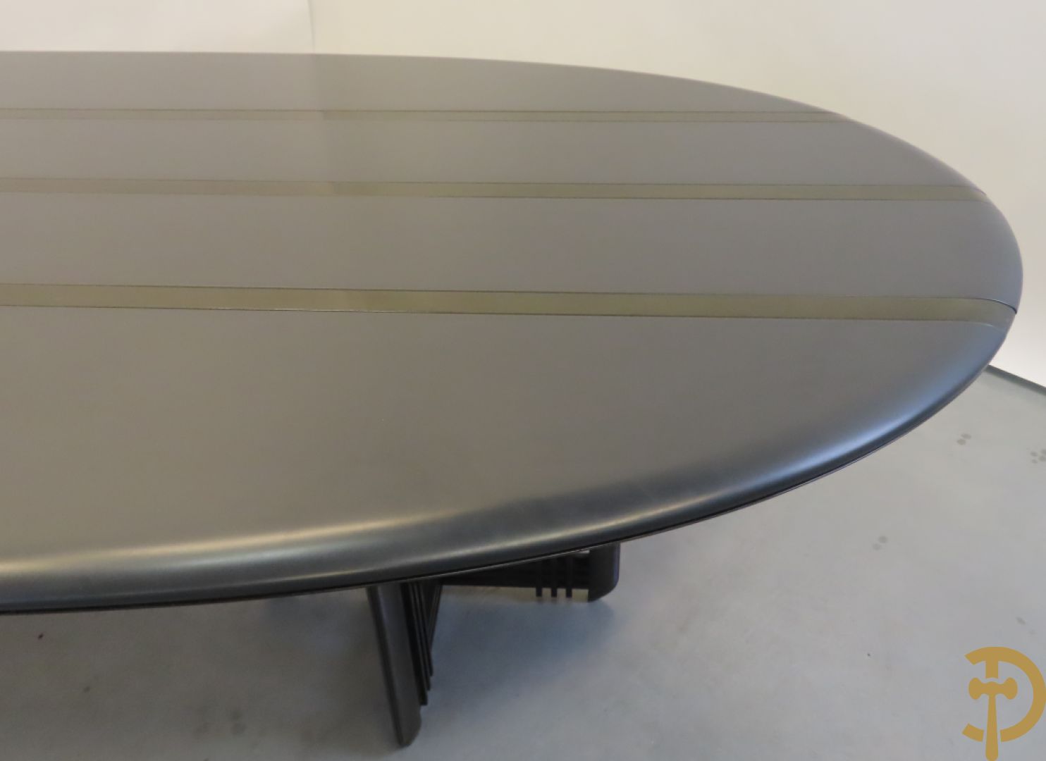 Grote ovale tafel van de Italiaanse ontwerper Umberto Asnago voor Giorgetti + 10 bijhorende hoogleunige stoelen