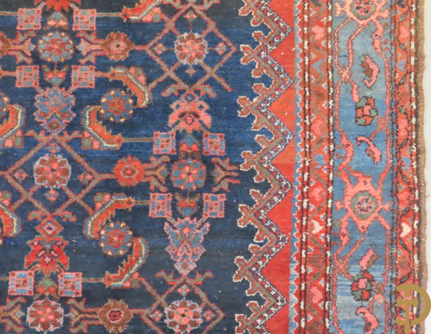 Oosters handgeknoopt tapijt Malayer met geometrisch bloemenpatroon op blauwe fond