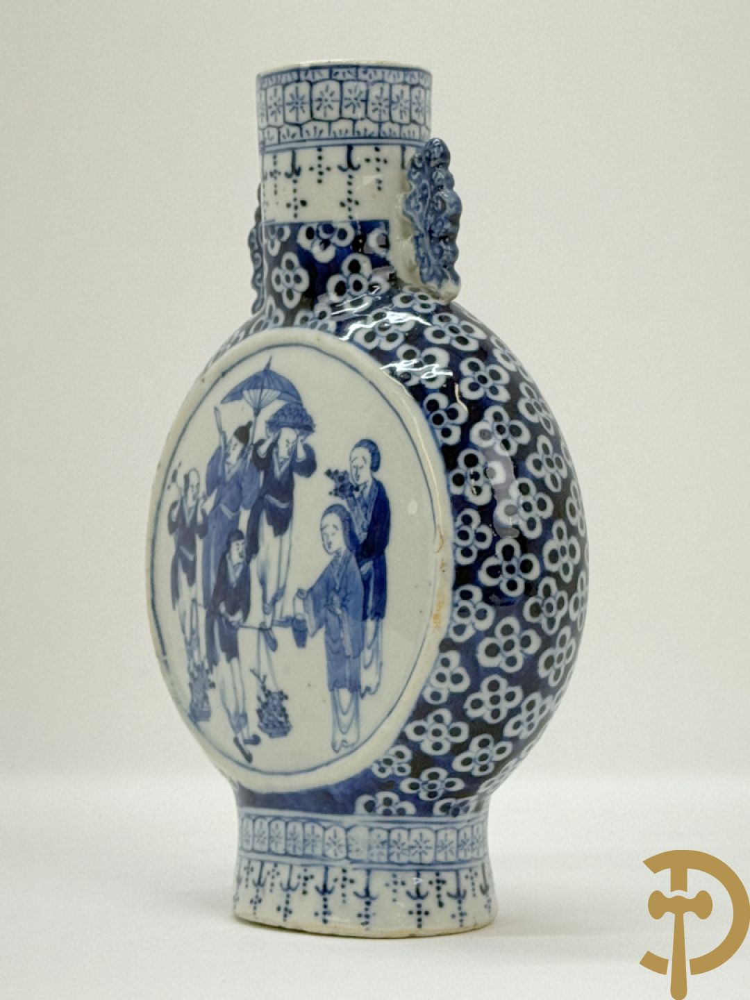 Chinese porseleinen maanvaas met geanimeerd decor