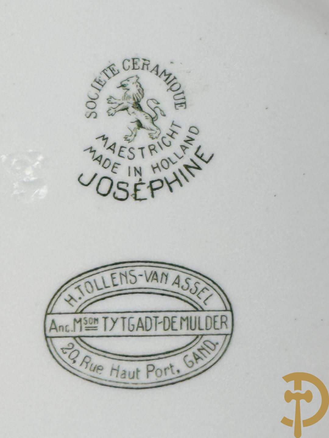 Acht porseleinen borden van boogschuttersgildes