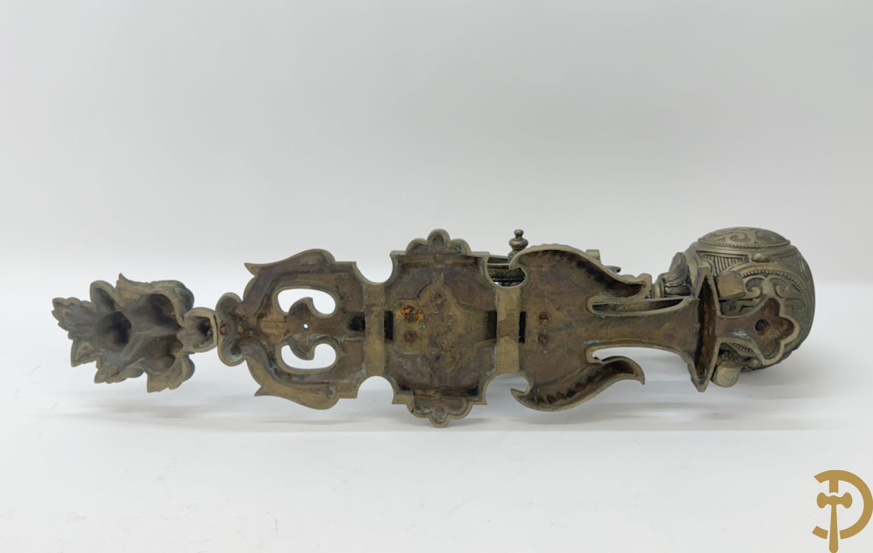 Bronzen wandappliek met accanthusranken en fruitmotieven