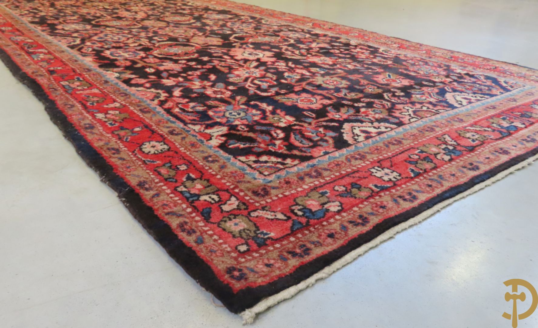 Iranees handgeknoopt tapijt met bloemendecor op blauwe fond, Nanadi