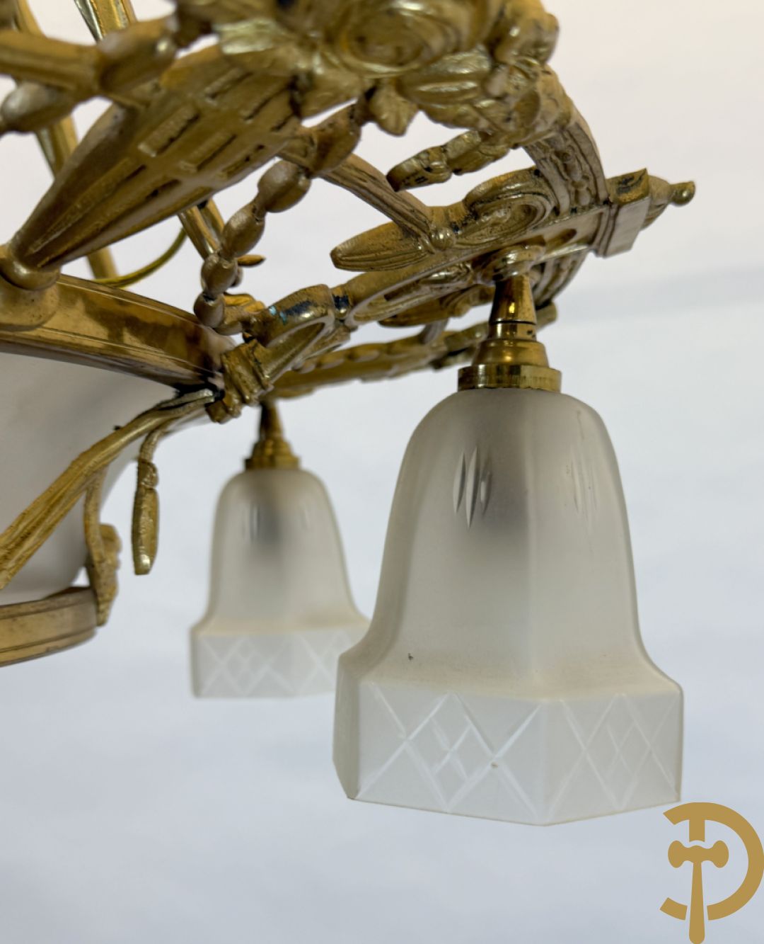 Bronzen zesarmige Art Deco luchter met centrale coupe