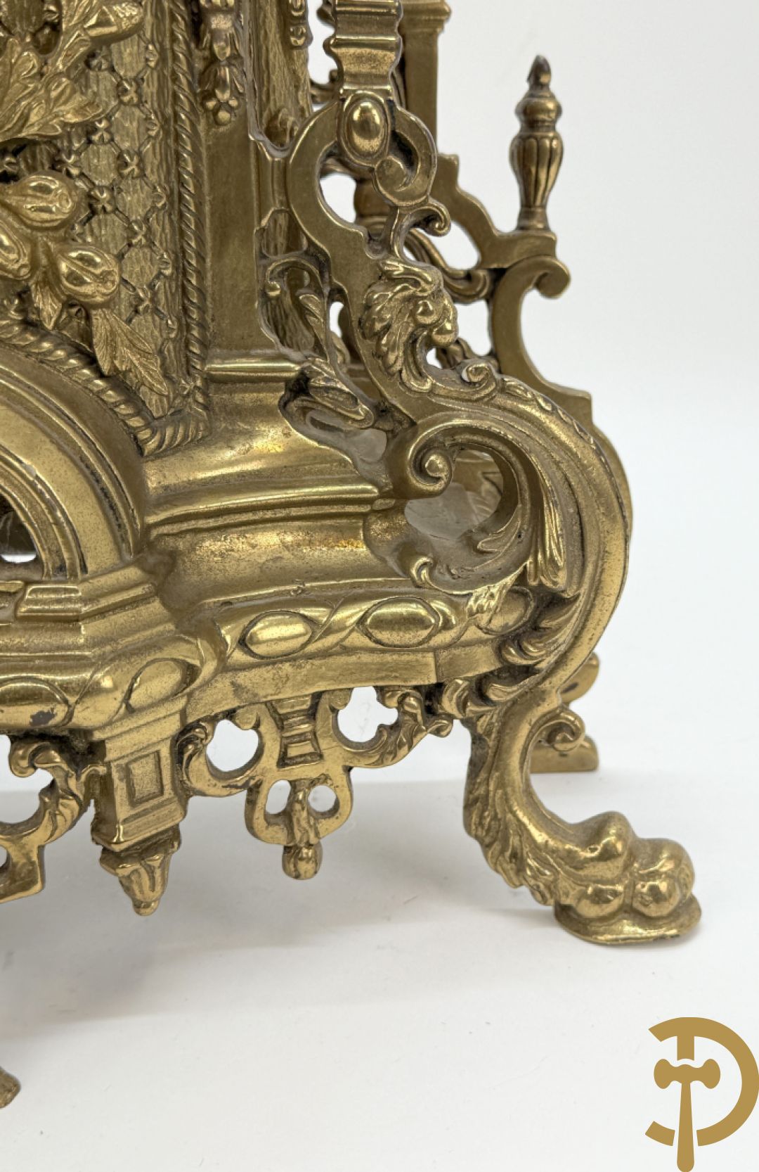 Driedelige vuurvergulde bronzen garnituur, Neo Renaissance stijl