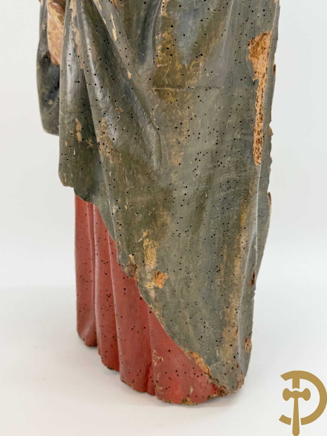 Gepolychromeerde houtsculptuur Madonna met rode jurk en kind, 18e