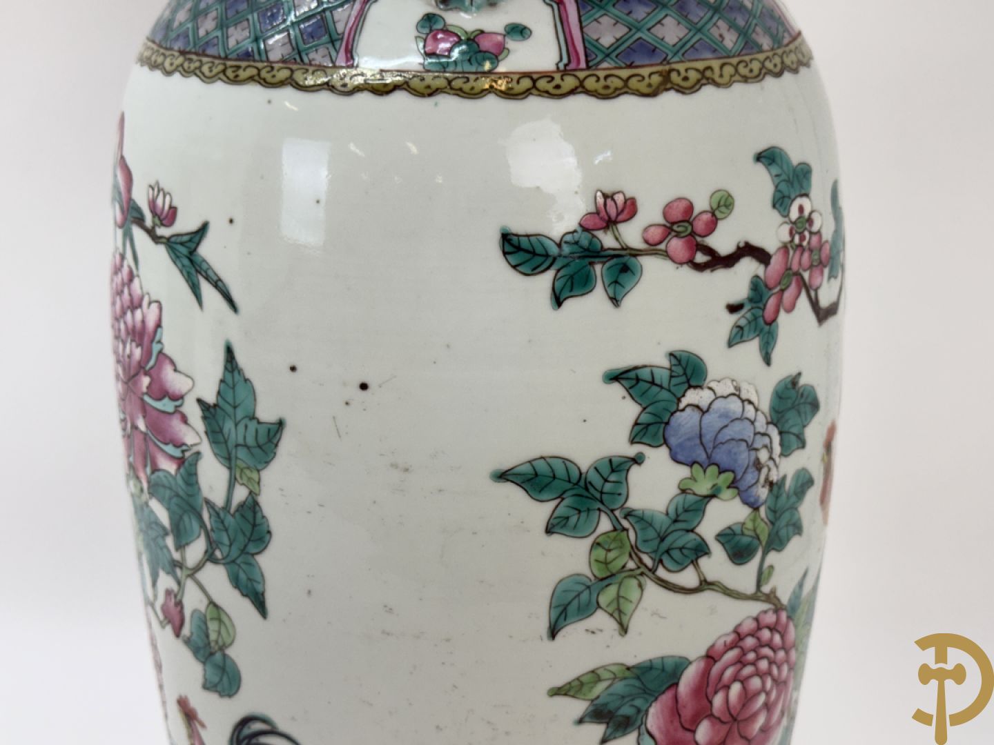 Chinese porseleinen vaas met decor van hanen en bloemen