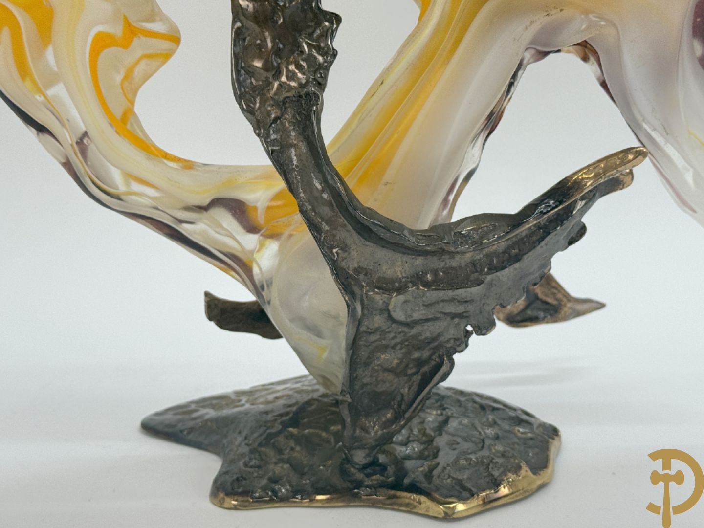 LOHE getekend - Surrealistische kopersculptuur met glas in de vorm van een vis