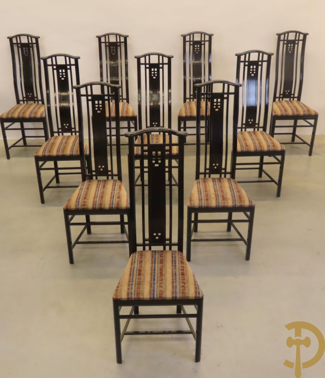 Grote ovale tafel van de Italiaanse ontwerper Umberto Asnago voor Giorgetti + 10 bijhorende hoogleunige stoelen