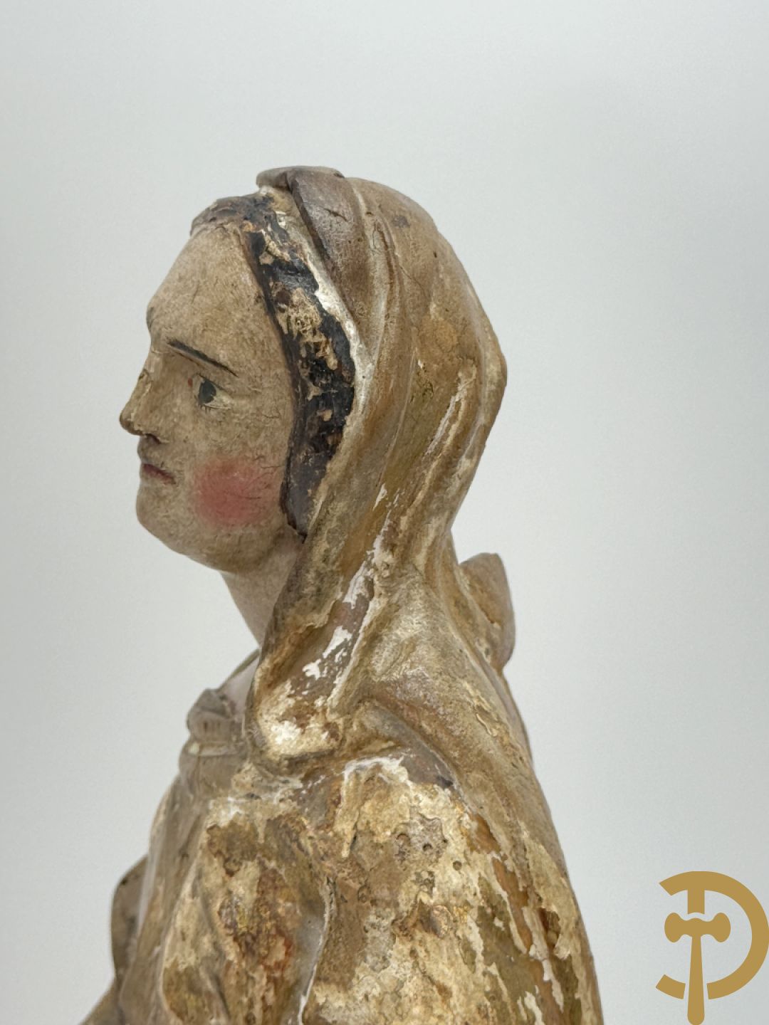 Gepatineerde en gepolychromeerde houtgesculpteerde Madonna, 18e