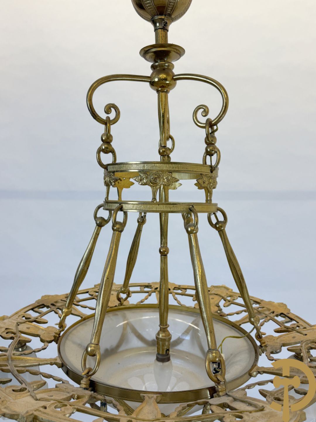 Bronzen zesarmige Art Deco luchter met centrale coupe