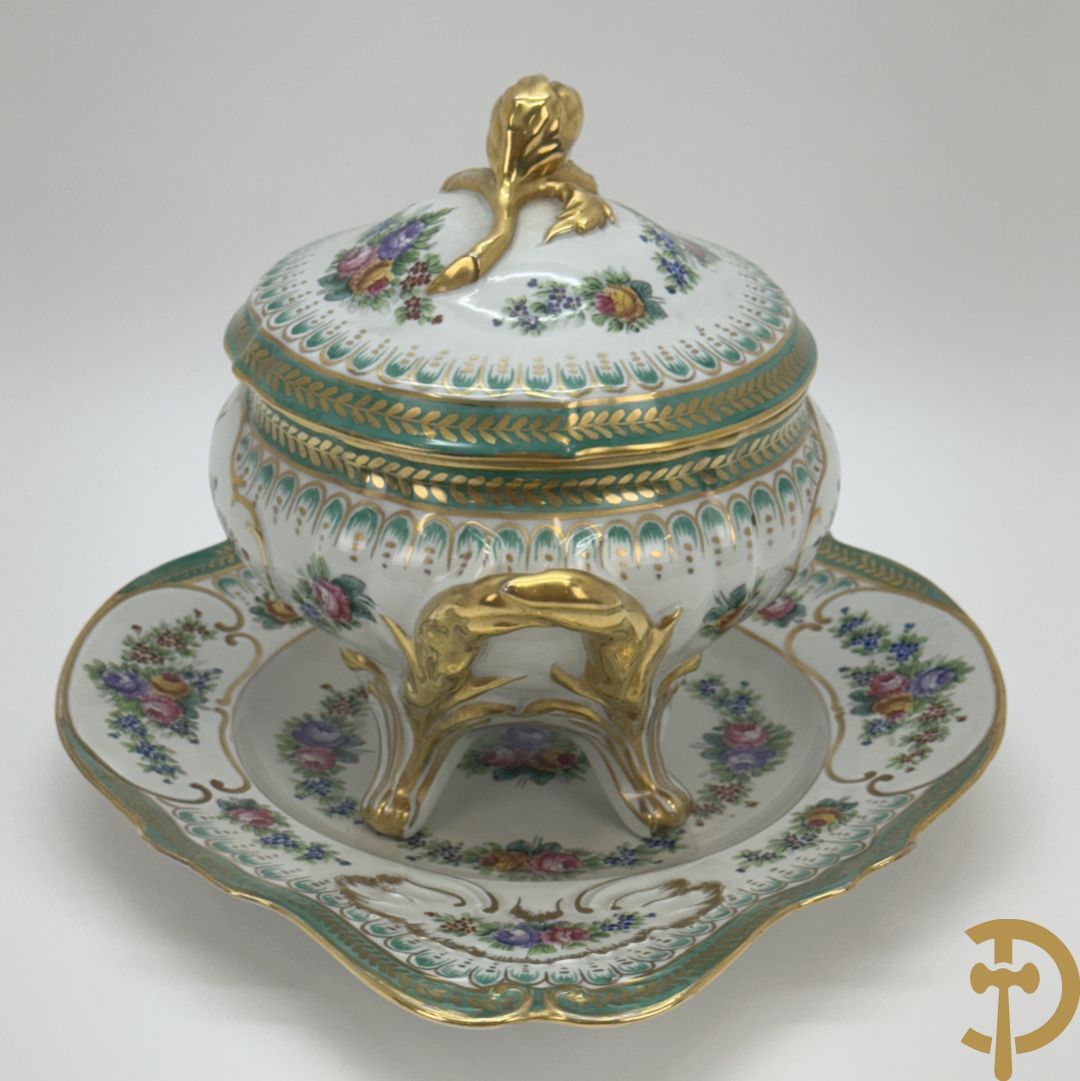 Milieu de table met vergulde ornamenten en bloemendecor op onderschaal, Limoges France gemerkt