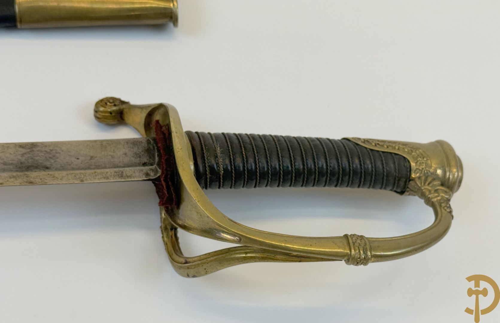 Franse infanterie sabel in lederen schede