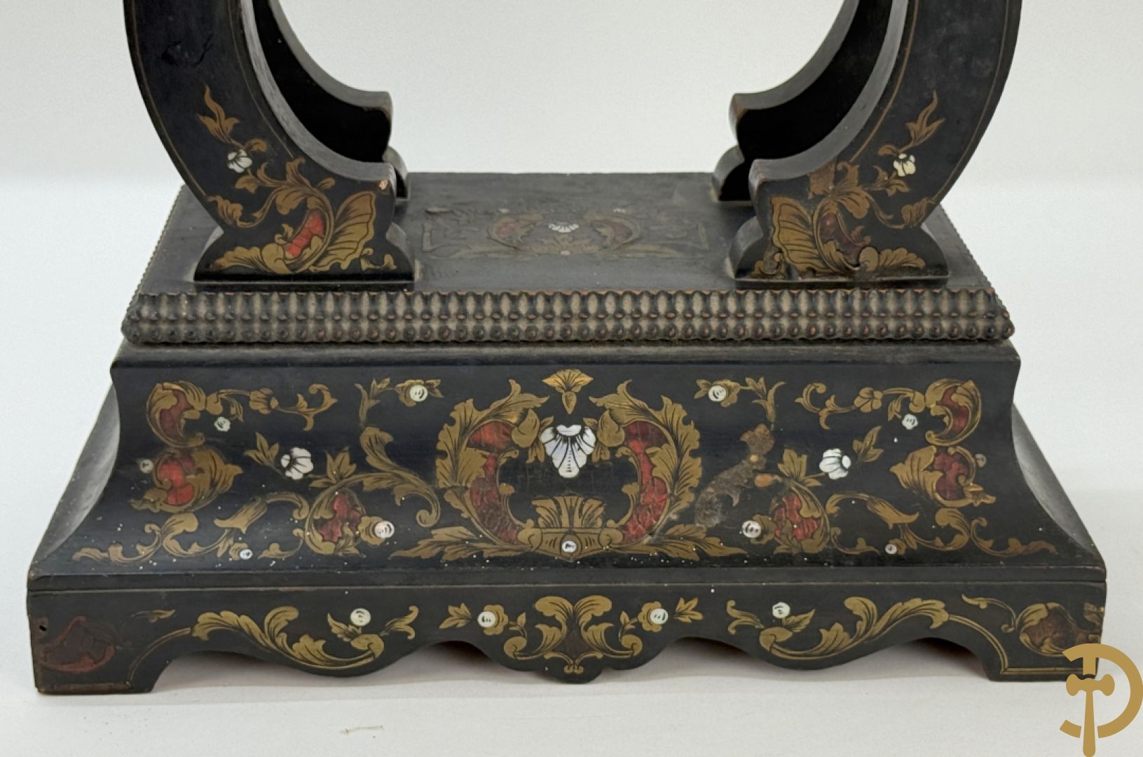 Napoleon III pendule met koper- en parelmoerinleg
