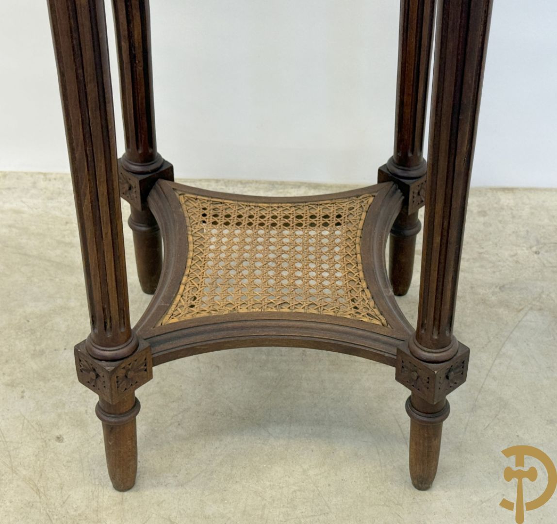 Vergulde sokkel met marmeren blad op 4 gecanneleerde poten + gemonochromeerde Louis XVI sokkel + sokkel Louis XVI stijl op gecanneleerde poten