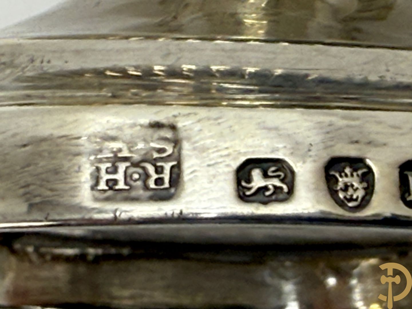 Paar massief zilveren bekers, George III, Londen 1808, makerstempels RH SH (Robert Hennel I & Samuel Hennel)