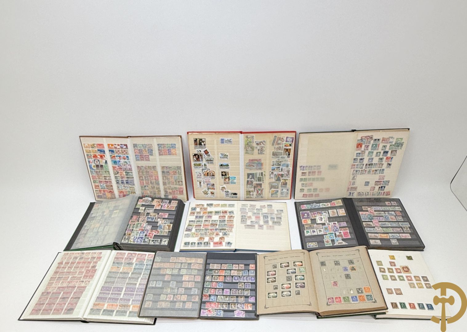 10 postzegelalbums van o.a. Duitsland, Congo, België, ... - Heel divers met veel zeldzame zegels