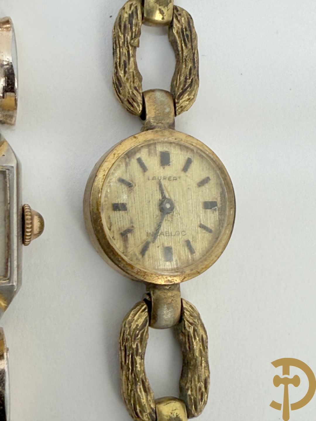 Zeventien vintage dames- en heren polsbandhorloges + 2 binnenwerken