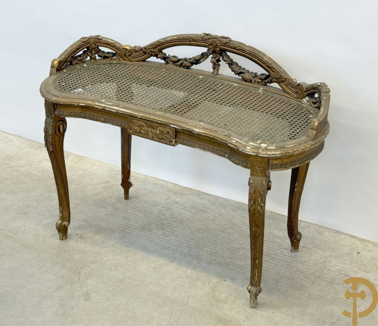 Vergulde Louis XVI banquette met bloemenguirlandes en canage